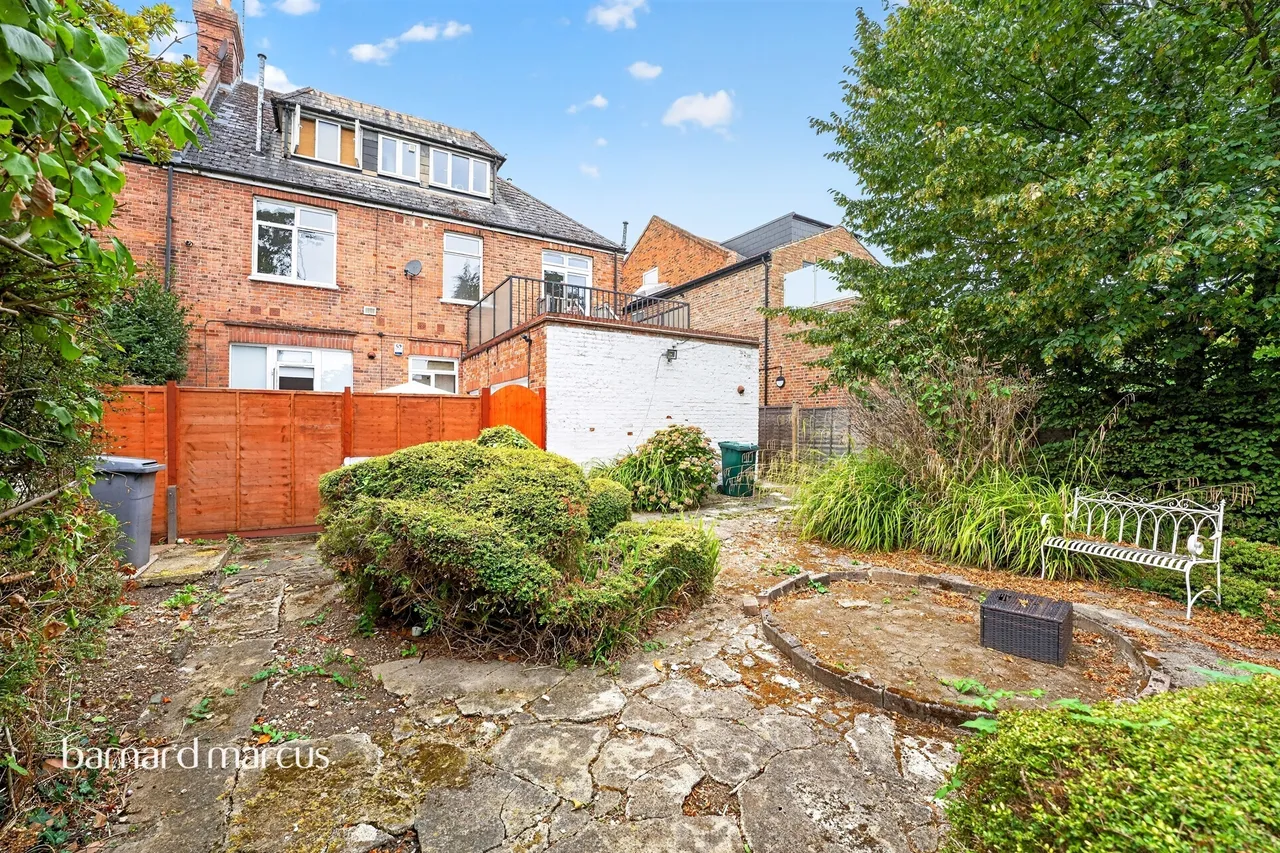 High Road, London, N20, photo 21