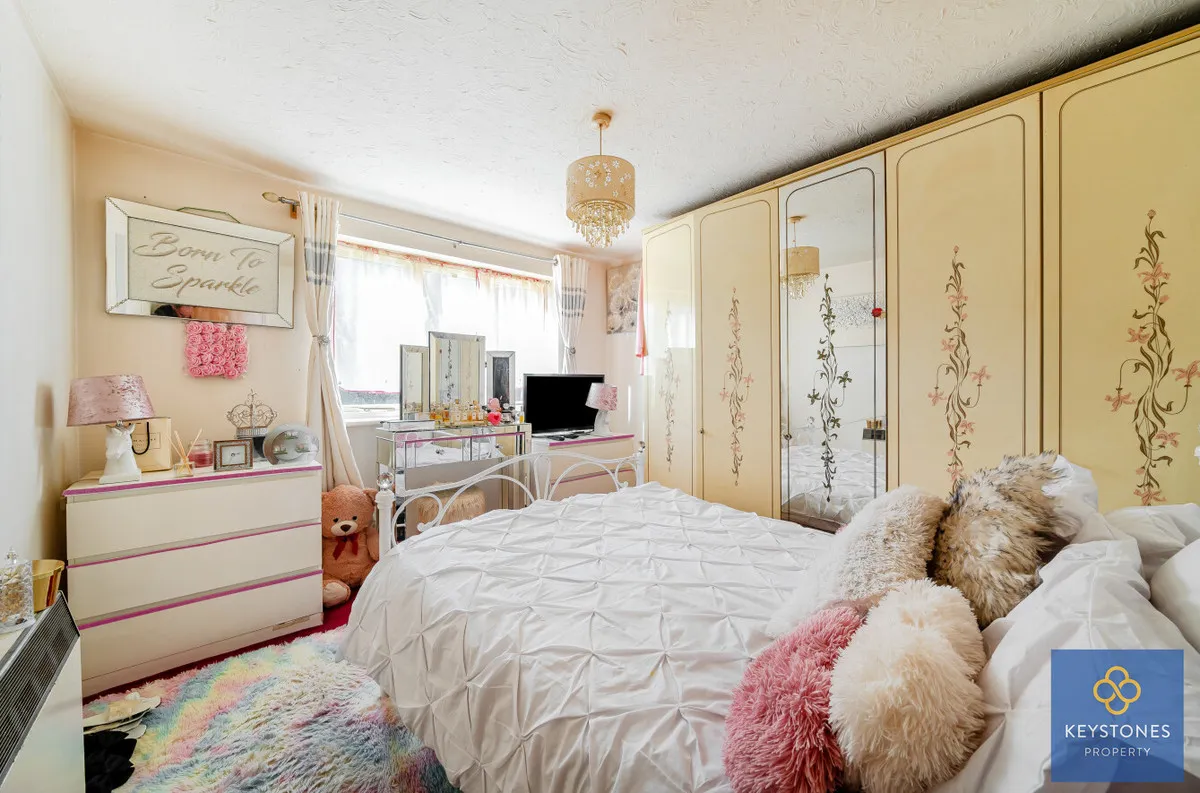 Mimosa Close, Romford, Harold Hill, RM3 8GU, photo 10