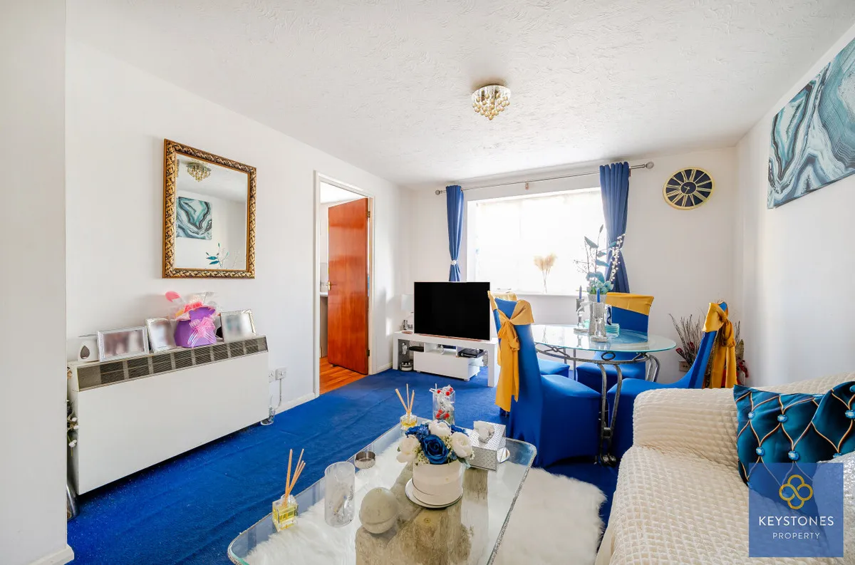 Mimosa Close, Romford, Harold Hill, RM3 8GU, photo 5