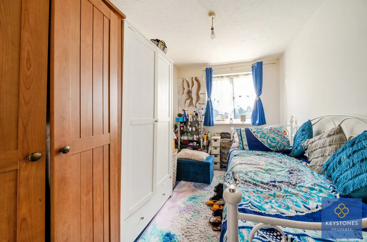 Mimosa Close, Romford, Harold Hill, RM3 8GU, photo 11