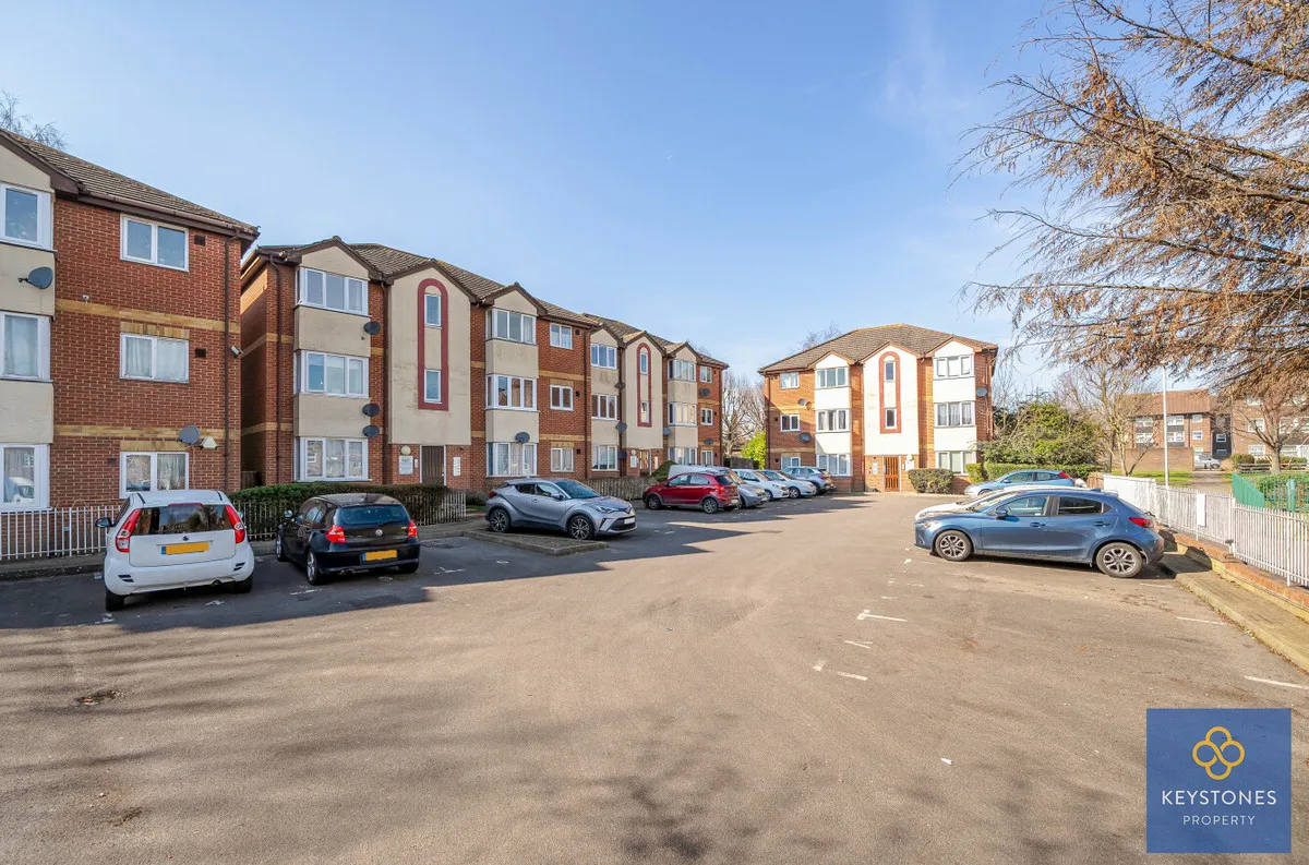 Mimosa Close, Romford, Harold Hill, RM3 8GU, photo 13