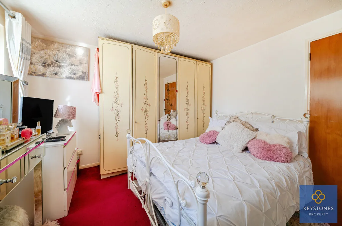 Mimosa Close, Romford, Harold Hill, RM3 8GU, photo 8