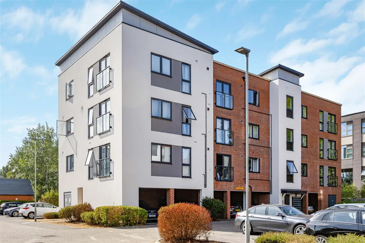 2 bed flat for sale, Elvian Close, Reading, RG30