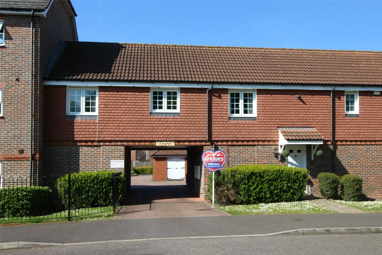 2 bed flat for sale — Woodland Walk, Aldershot, Hampshire, GU12 4FE