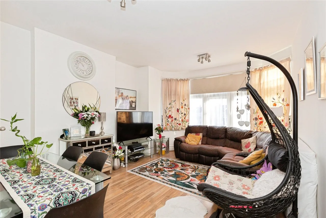 2 bed flat for sale — Cranbrook Road, Ilford, IG1