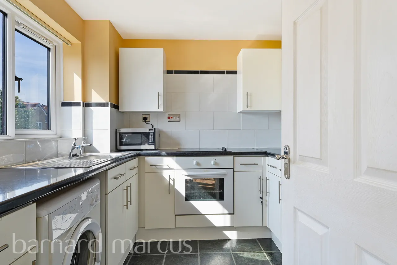 Redford Close, Feltham, TW13, photo 5