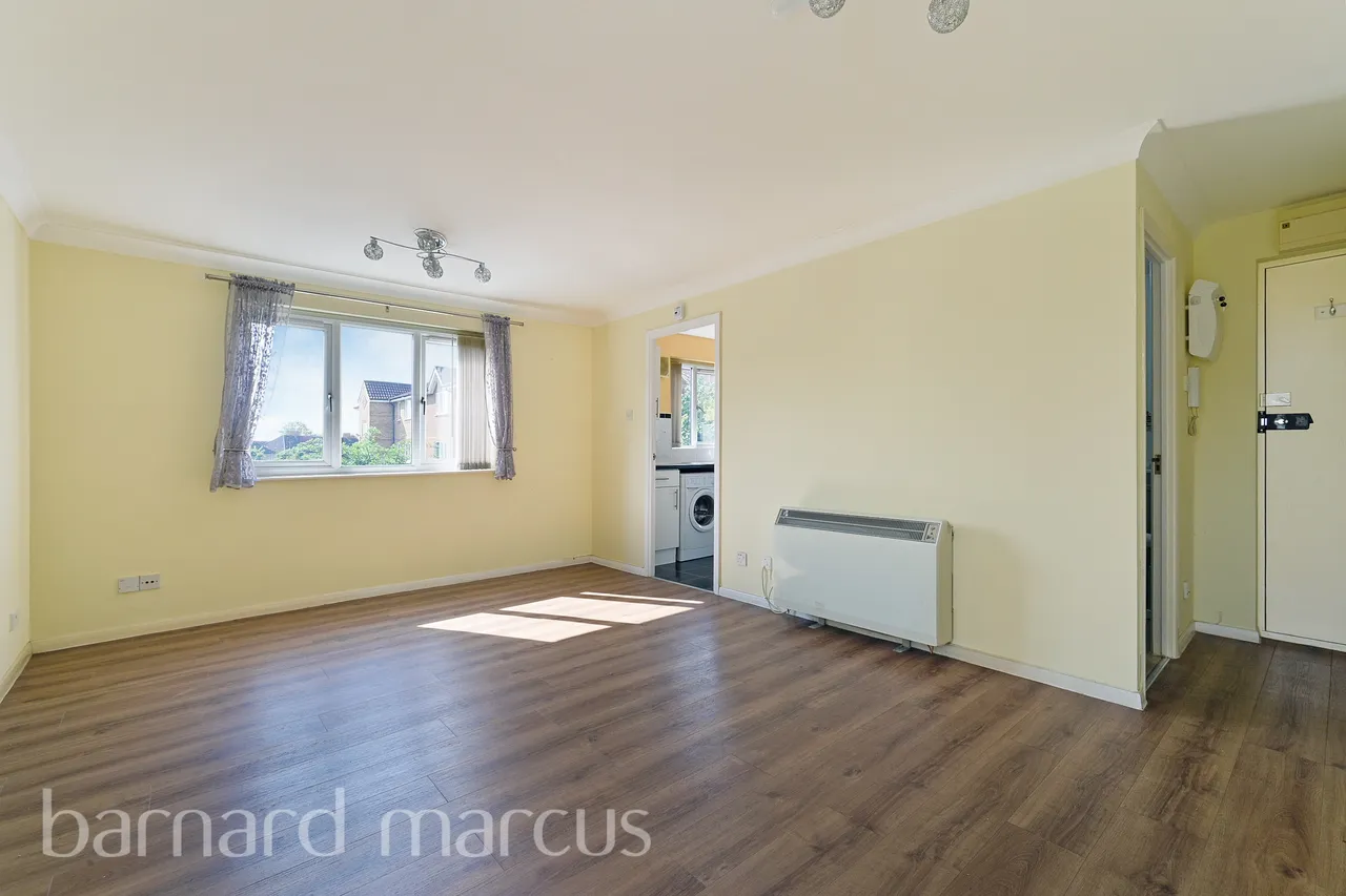 Redford Close, Feltham, TW13, photo 3