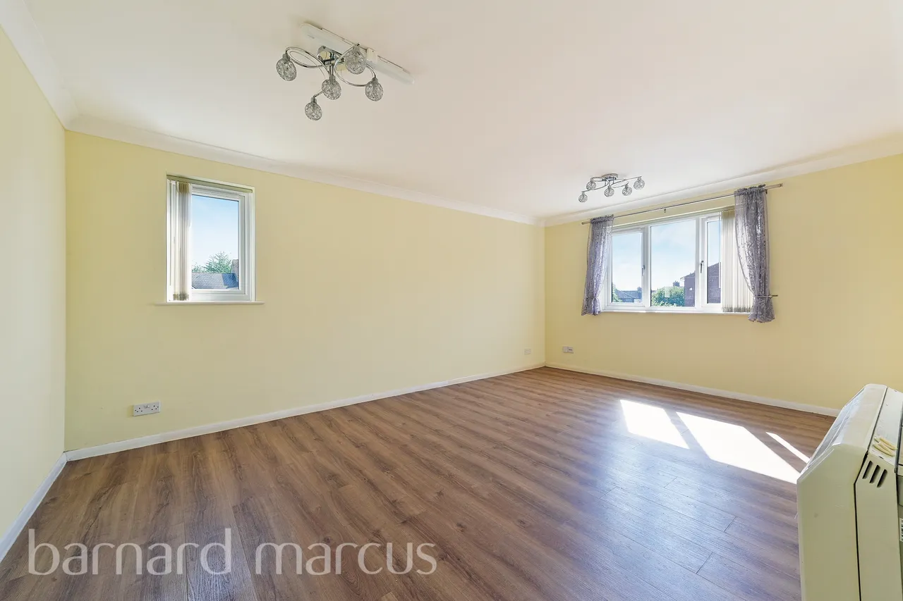 Redford Close, Feltham, TW13, photo 4