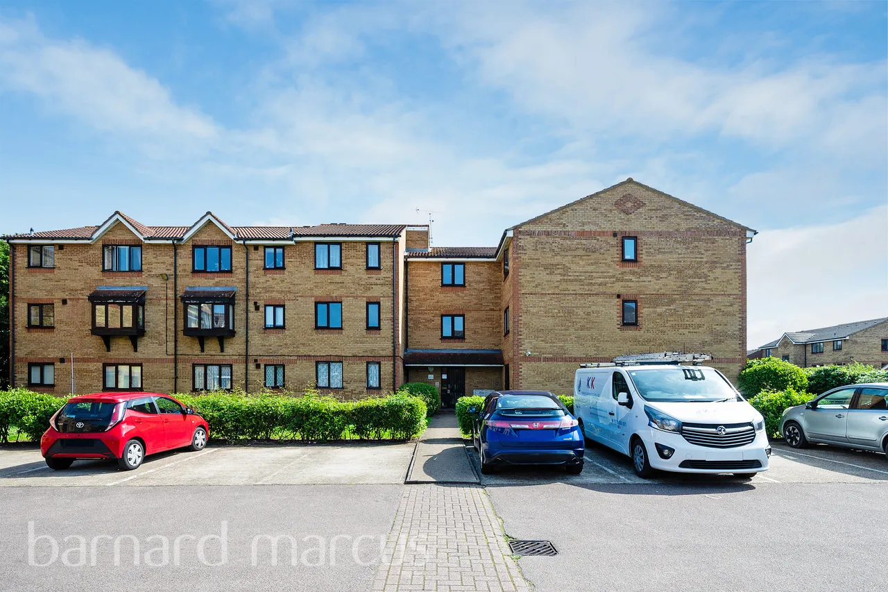 Redford Close, Feltham, TW13, photo 7