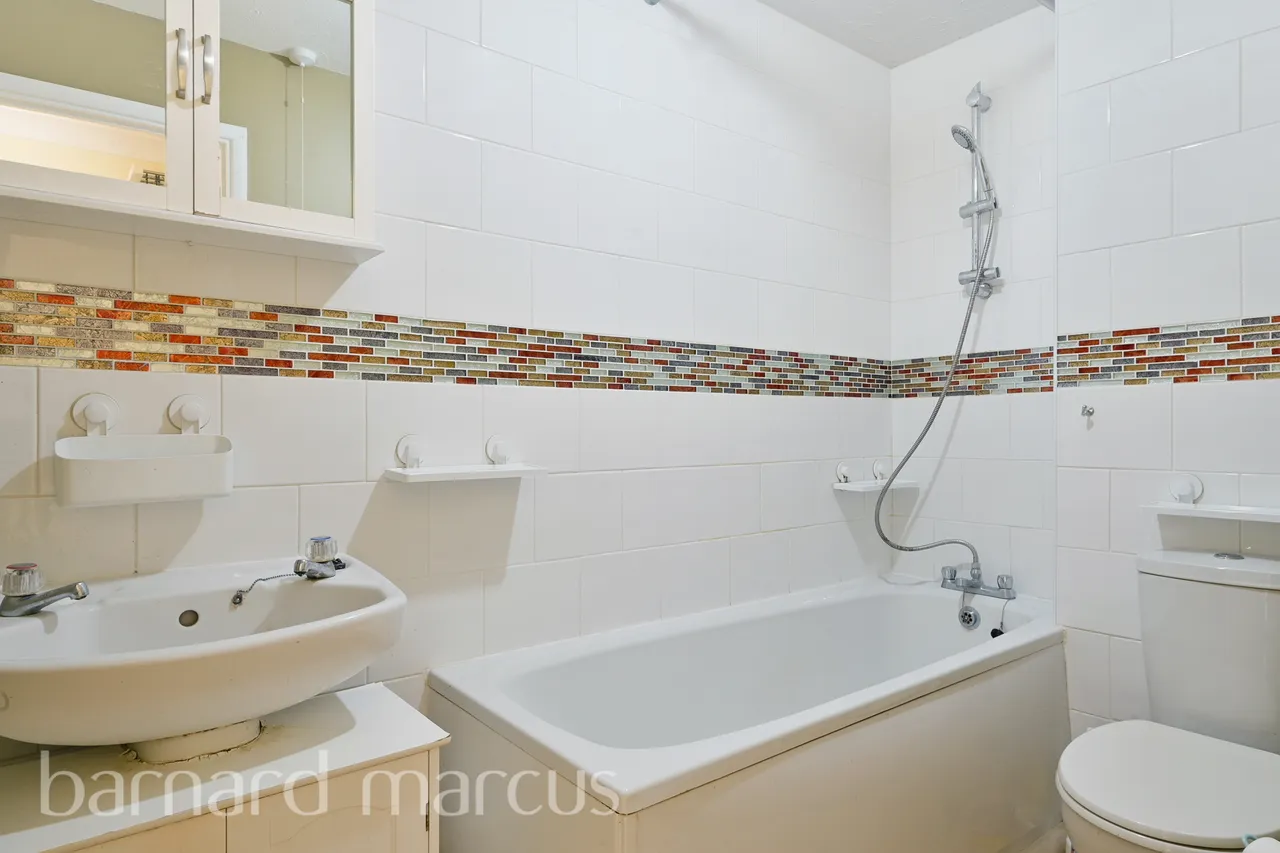Redford Close, Feltham, TW13, photo 6