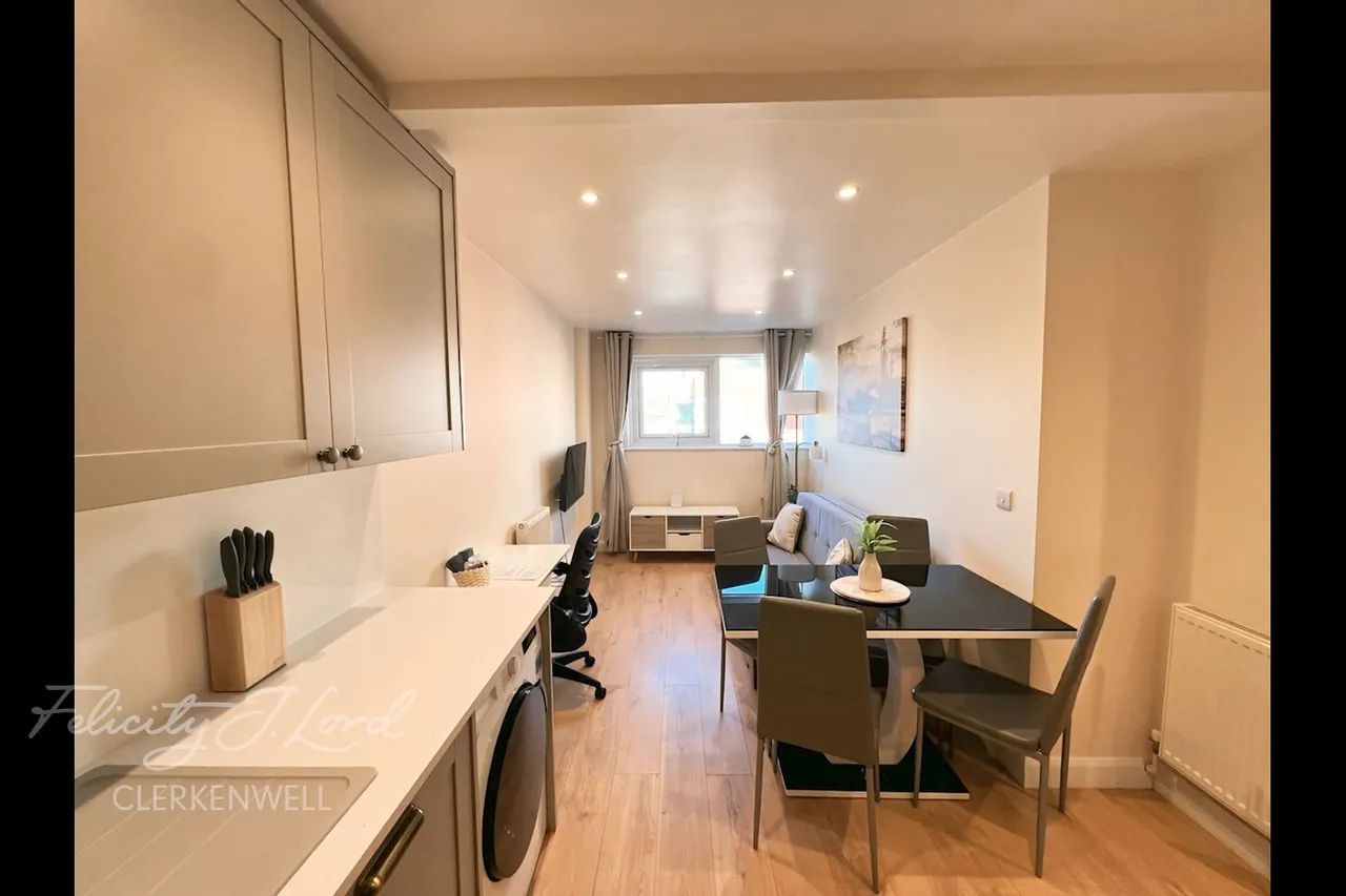 2 bed flat to rent, Seward Street