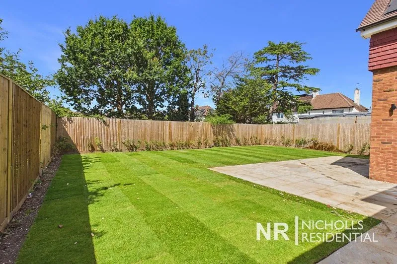 Denys Place, Chessington, KT9, photo 22