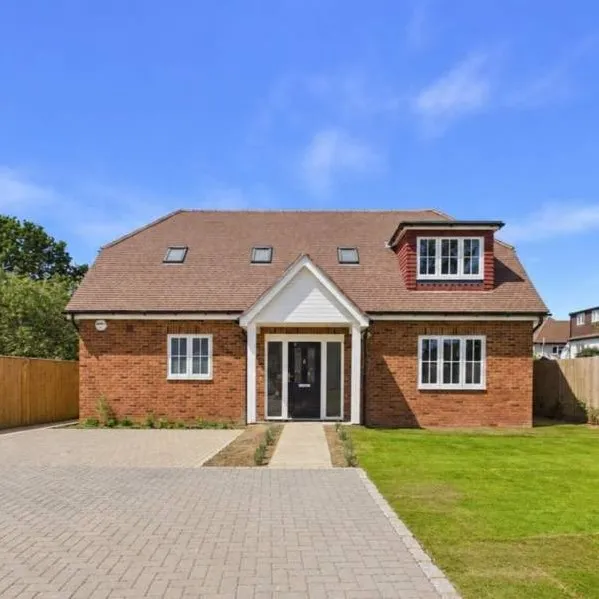 Denys Place, Chessington, KT9, photo 25