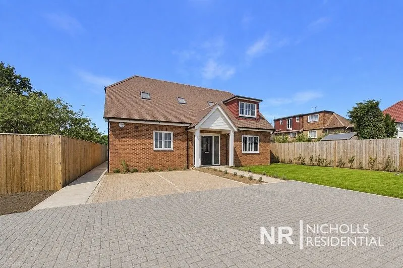 Denys Place, Chessington, KT9, photo 23