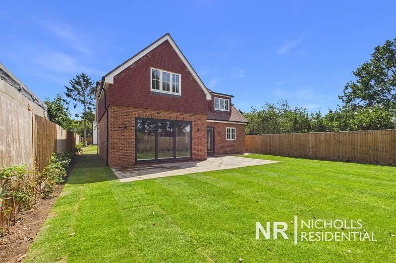 Denys Place, Chessington, KT9, photo 24