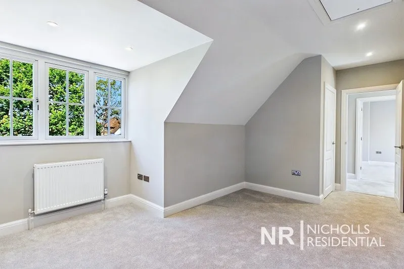 Denys Place, Chessington, KT9, photo 20