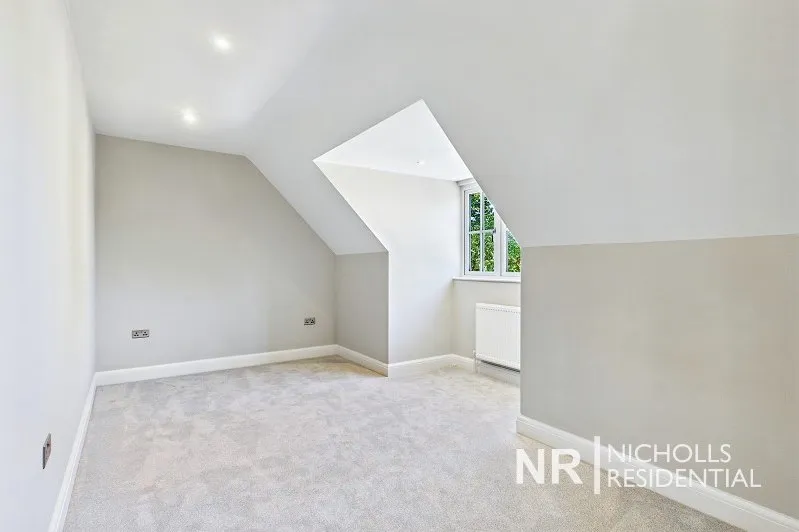 Denys Place, Chessington, KT9, photo 19
