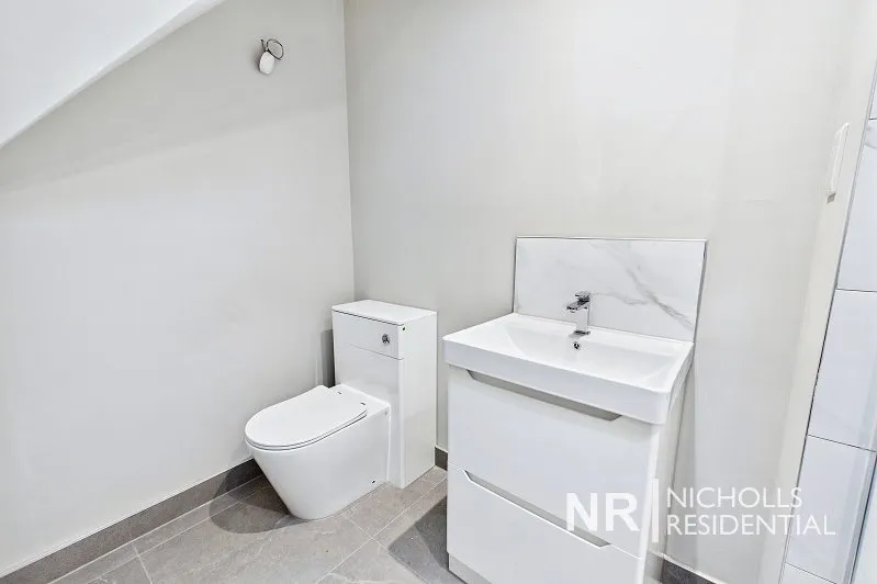 Denys Place, Chessington, KT9, photo 18