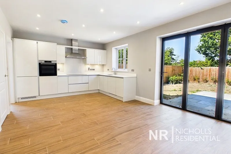 Denys Place, Chessington, KT9, photo 5