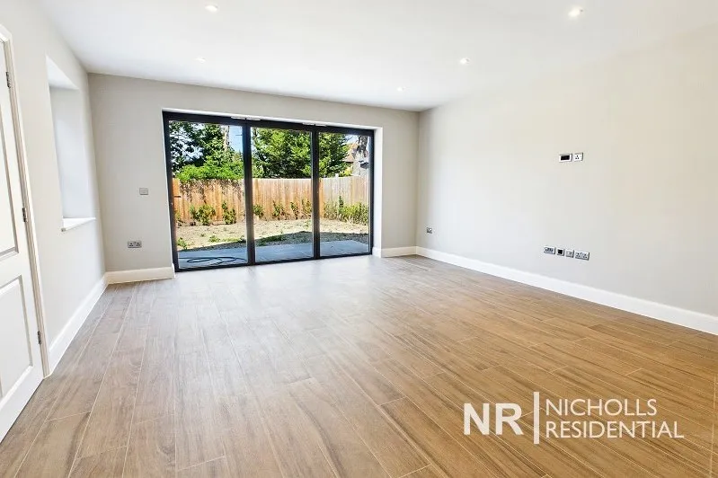 Denys Place, Chessington, KT9, photo 6