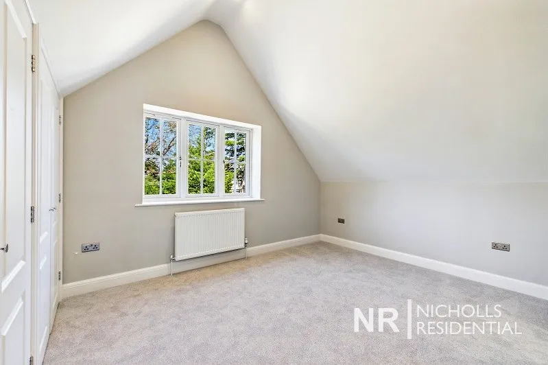 Denys Place, Chessington, KT9, photo 16