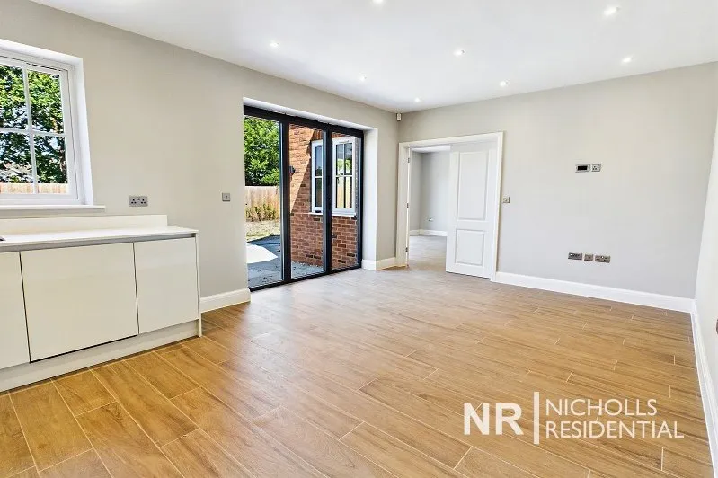 Denys Place, Chessington, KT9, photo 7