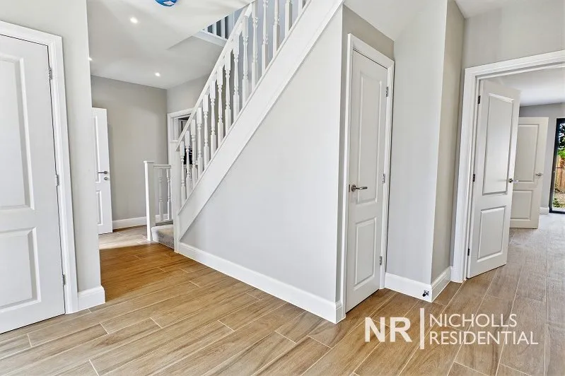 Denys Place, Chessington, KT9, photo 13