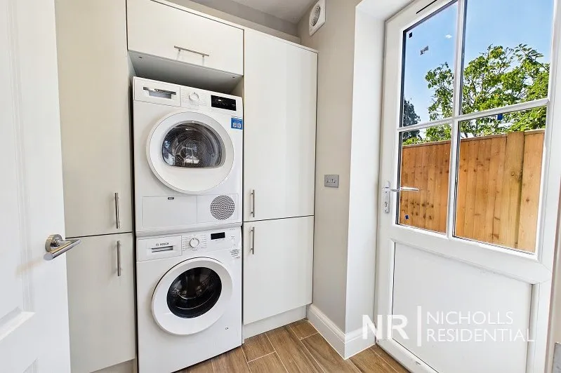 Denys Place, Chessington, KT9, photo 8
