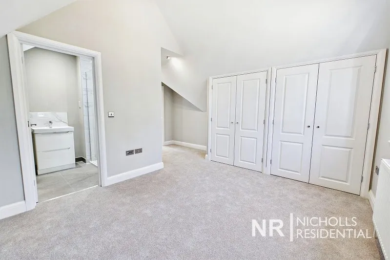 Denys Place, Chessington, KT9, photo 15