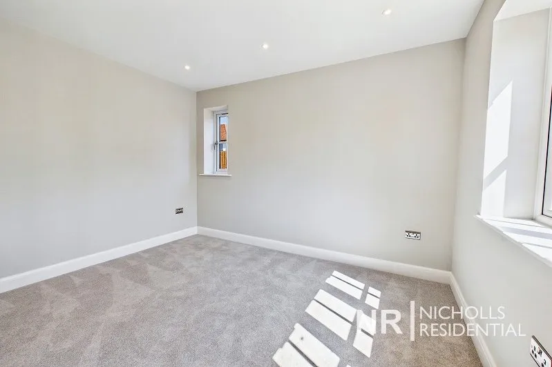 Denys Place, Chessington, KT9, photo 10