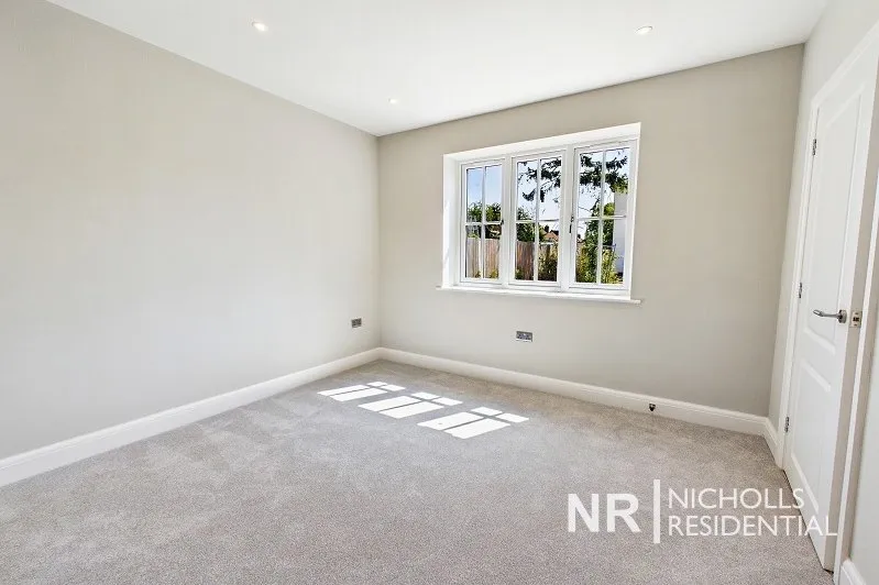 Denys Place, Chessington, KT9, photo 9