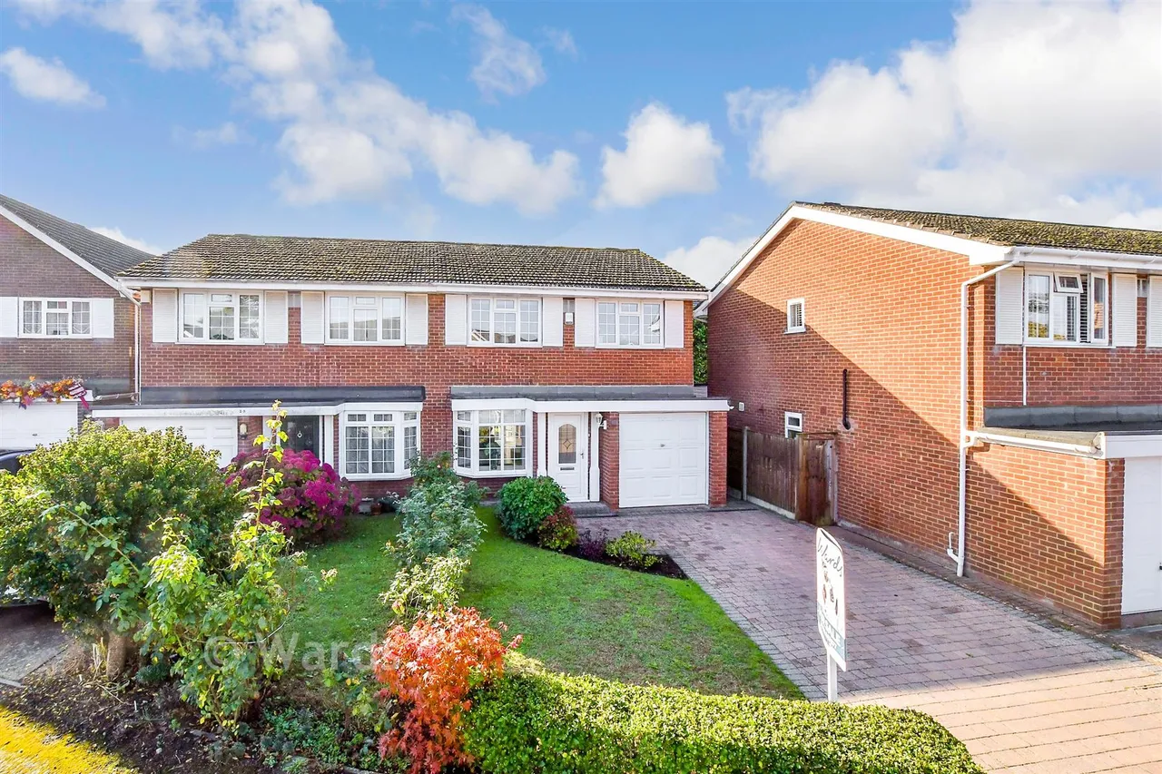 3 bed house for sale, Cherry Orchard, Ditton, ME20