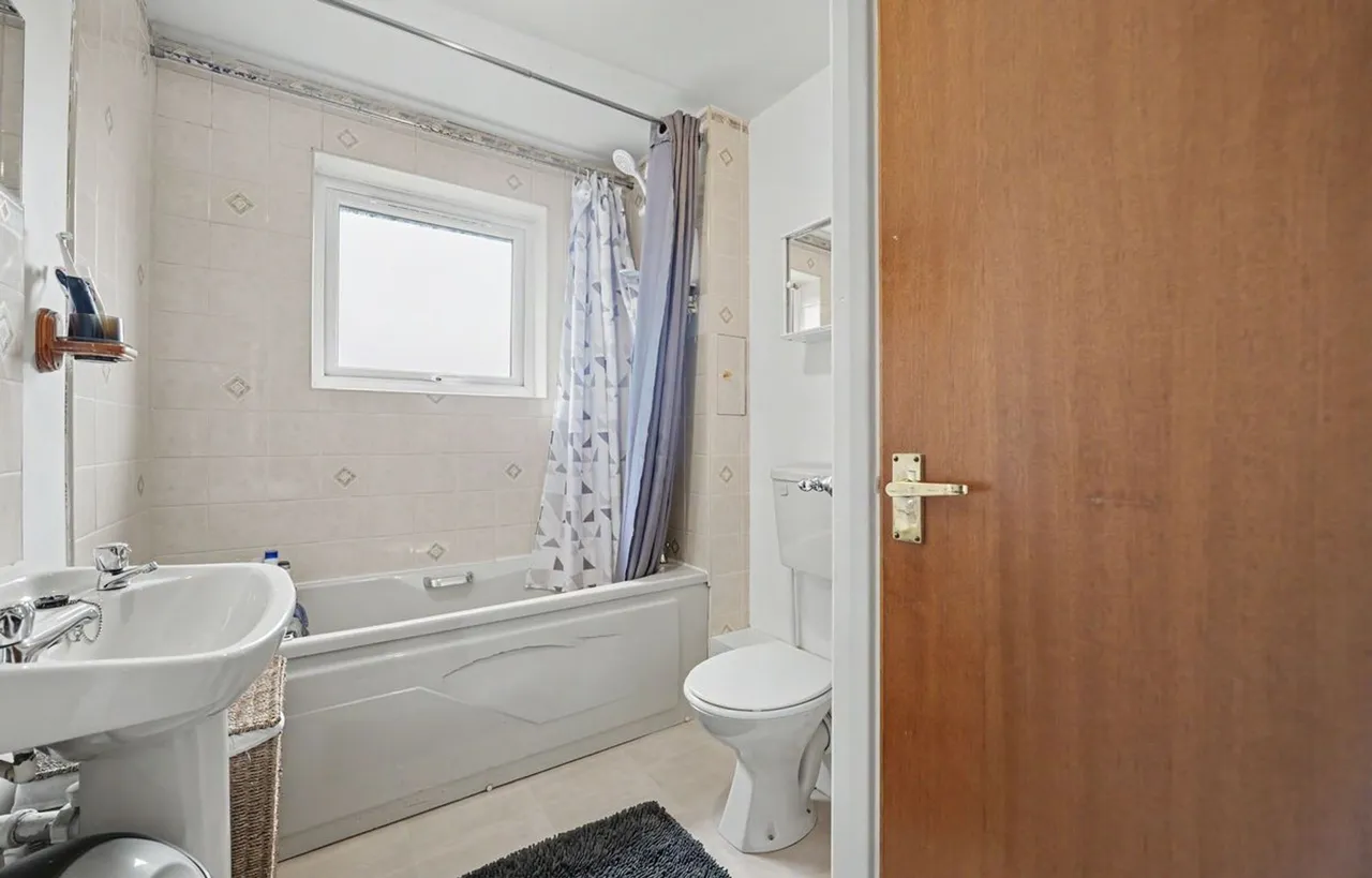 Pear Tree Gardens, Market Harborough, LE16, photo 10