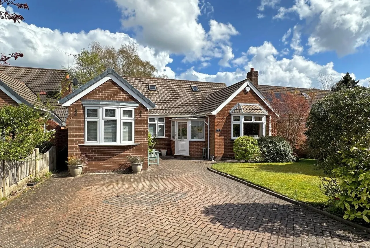 Longsides Road, Hale Barns, Cheshire WA15 0HT, photo 15