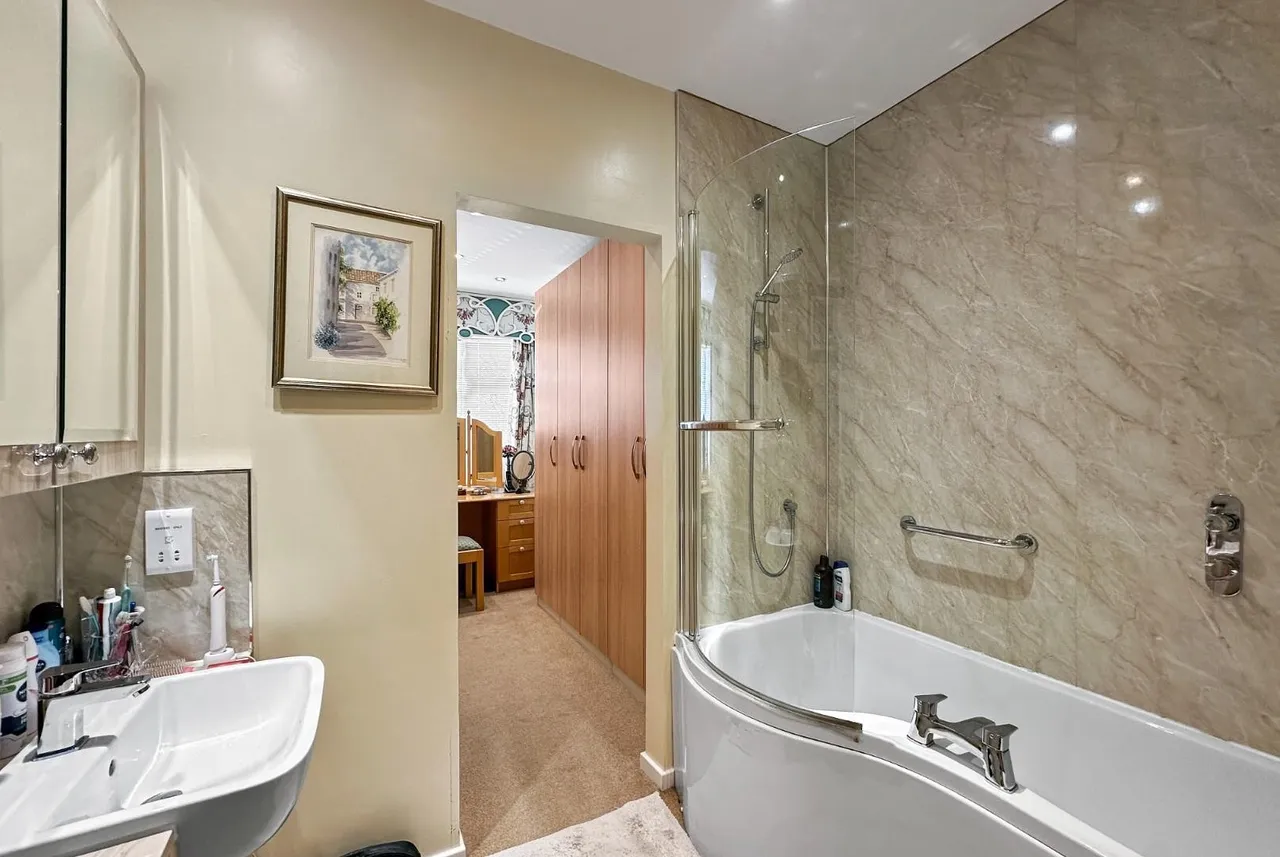 Longsides Road, Hale Barns, Cheshire WA15 0HT, photo 10