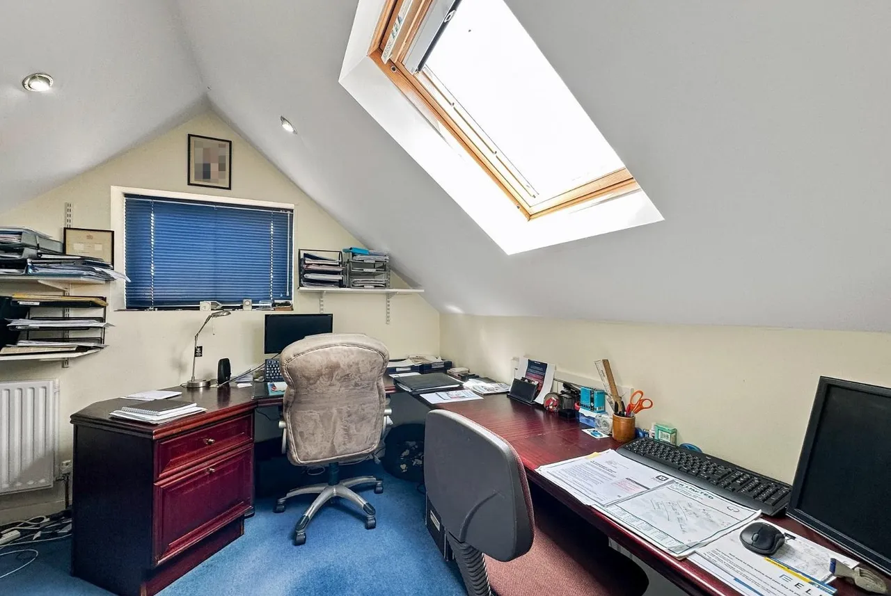 Longsides Road, Hale Barns, Cheshire WA15 0HT, photo 11