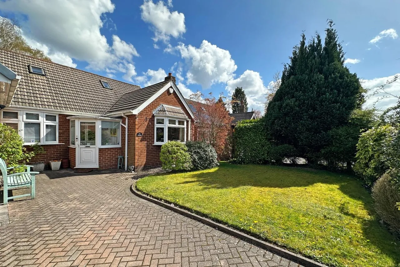 Longsides Road, Hale Barns, Cheshire WA15 0HT, photo 16