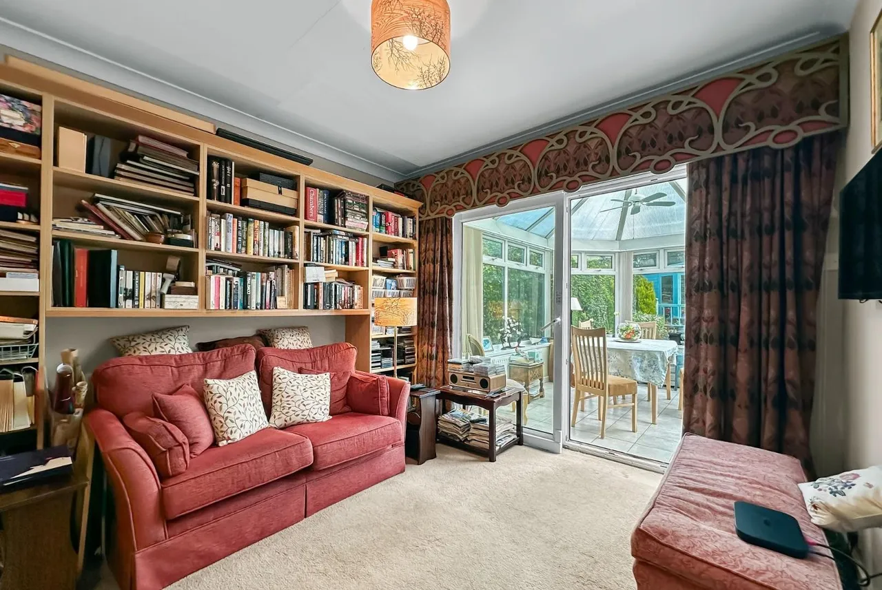 Longsides Road, Hale Barns, Cheshire WA15 0HT, photo 4