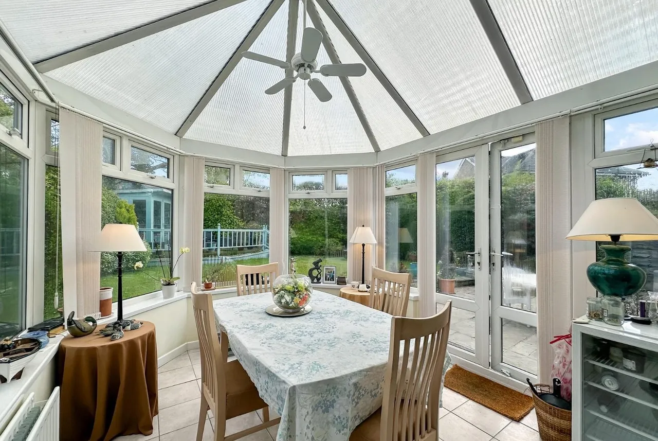 Longsides Road, Hale Barns, Cheshire WA15 0HT, photo 3