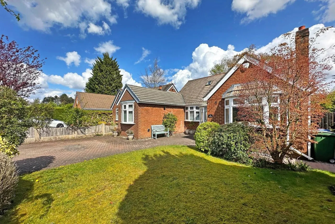 Longsides Road, Hale Barns, Cheshire WA15 0HT, photo 14