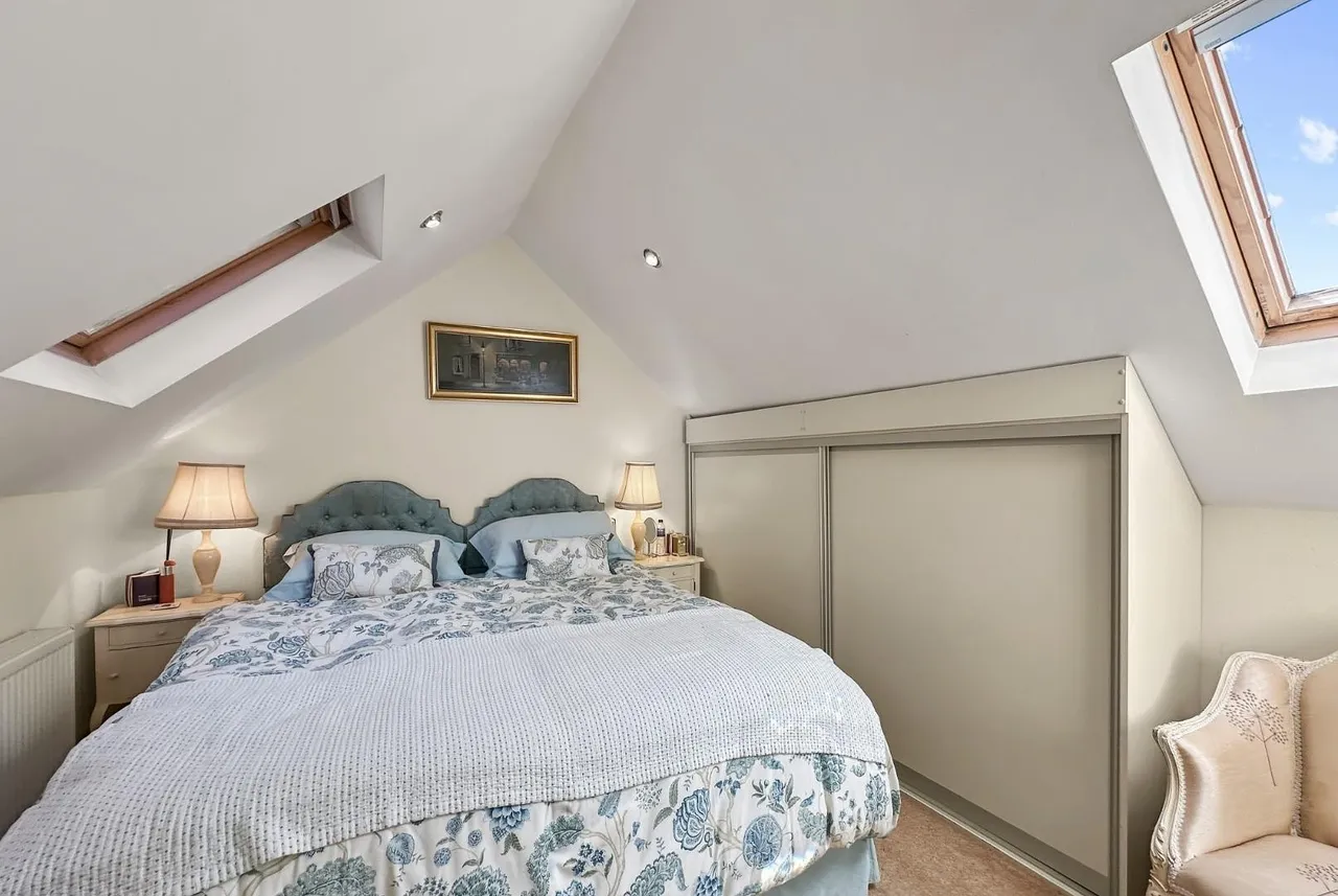Longsides Road, Hale Barns, Cheshire WA15 0HT, photo 12