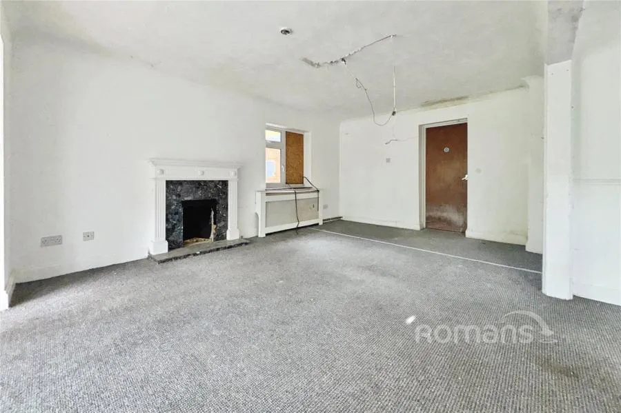 Yorktown Road, College Town, GU47, photo 3
