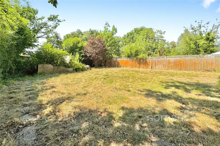 Yorktown Road, College Town, GU47, photo 27