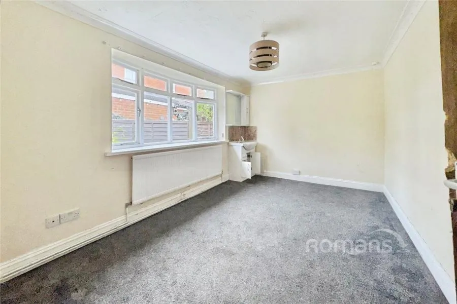 Yorktown Road, College Town, GU47, photo 13