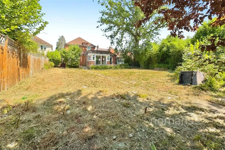 Yorktown Road, College Town, GU47, photo 2