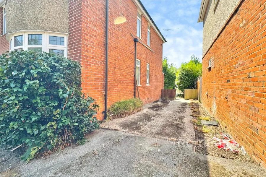 Yorktown Road, College Town, GU47, photo 30