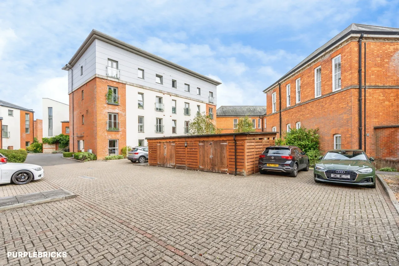 1 bed flat for sale, Longley Road, Chichester, PO19