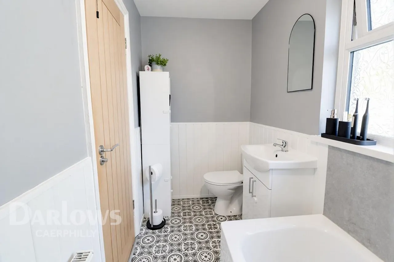 Heol Aneurin, Caerphilly, photo 17