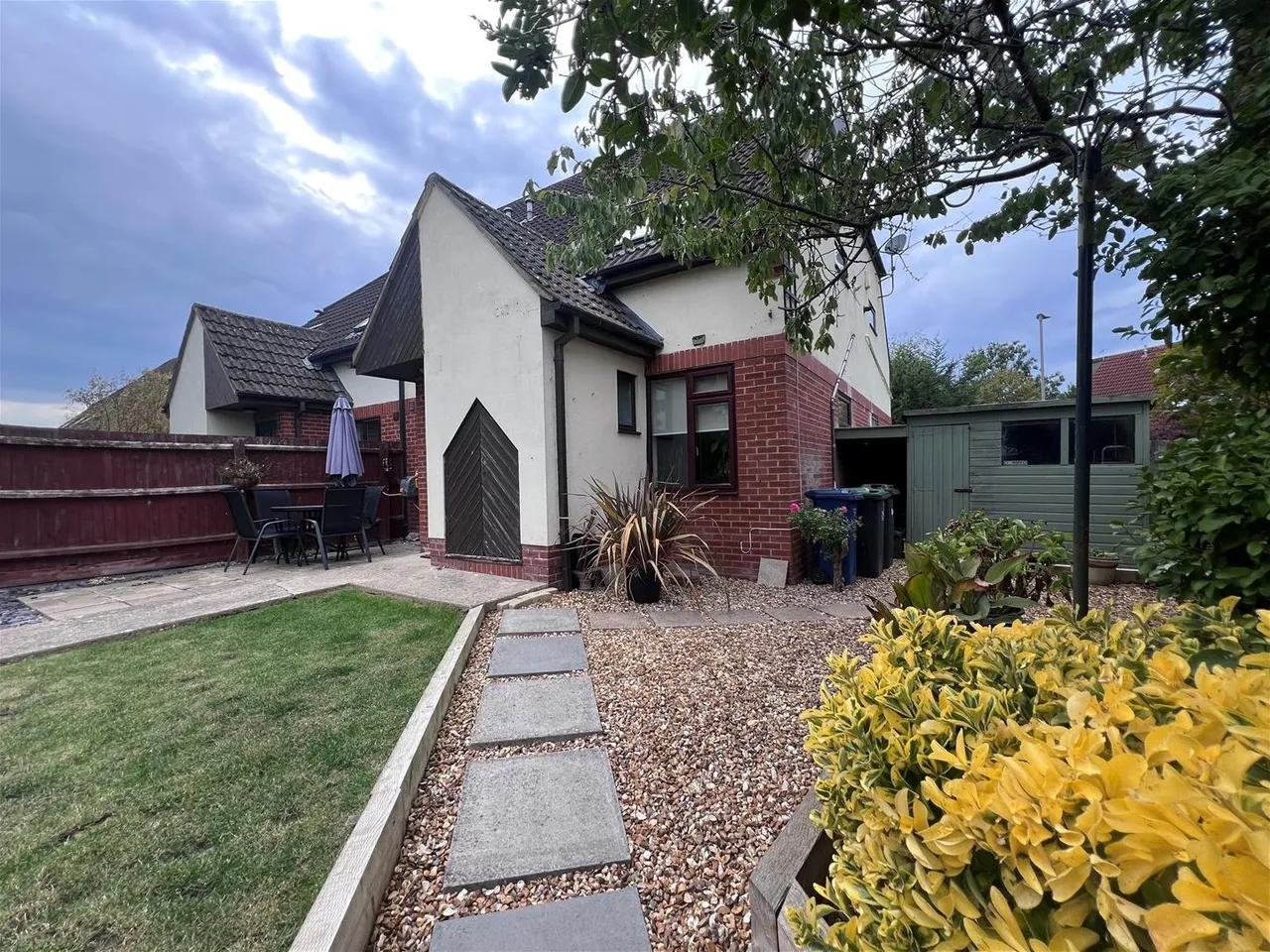 2 bed property for sale, Honeyfields, Gillingham, SP8