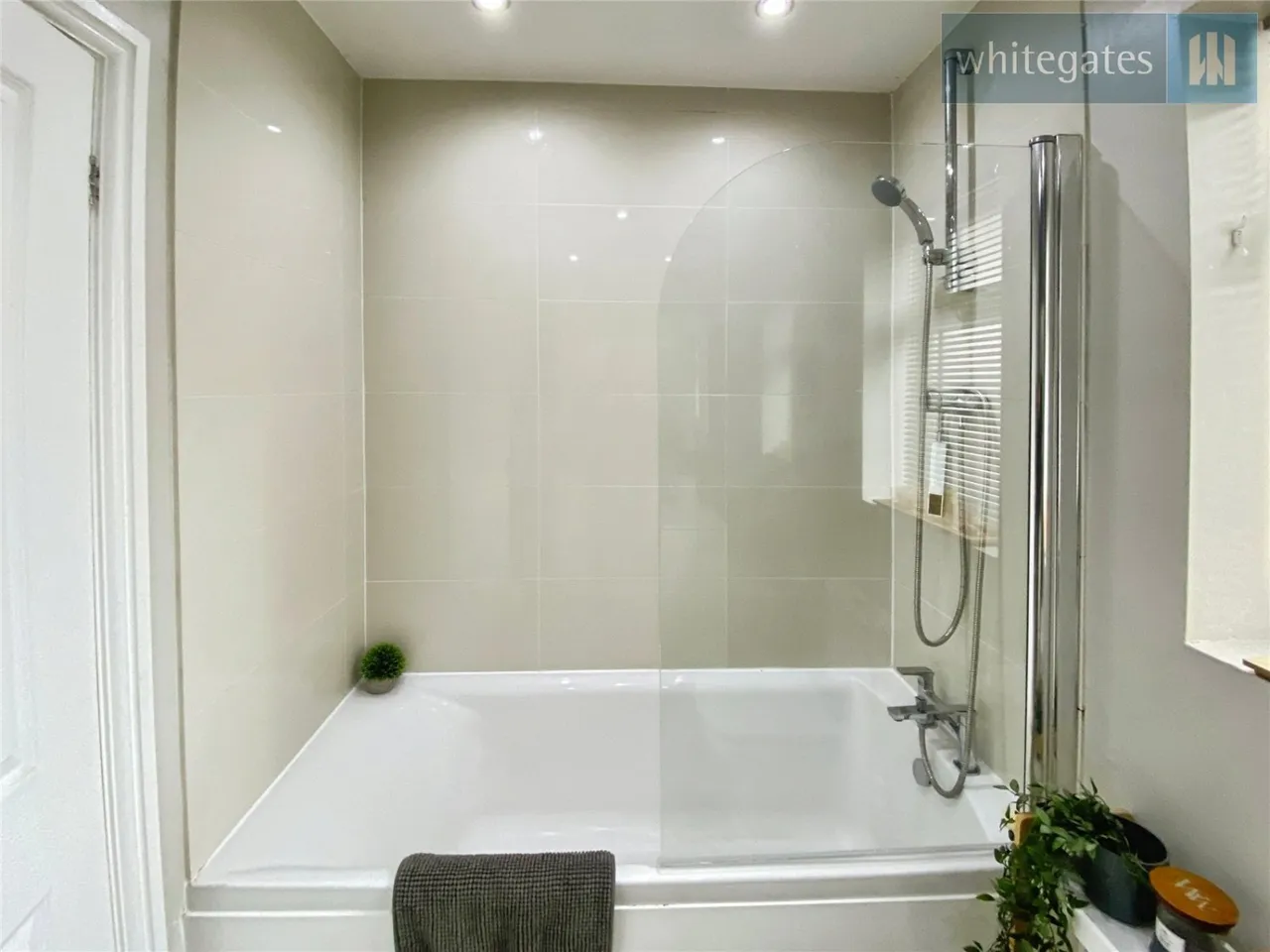 Huntsmans Corner, Borras, LL12, photo 25